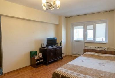 Apartament cu 3 camere semidecomandat în 1 Decembrie 1918