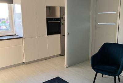 Apartament cu 3 camere semidecomandat în Florești