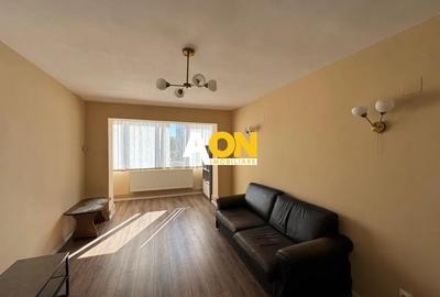 Apartament cu 3 camere semidecomandat, mobilat în Cetate