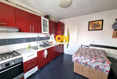 Apartament cu 3 camere decomandat, mobilat în Cetate