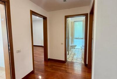 Apartament cu 4 camere semidecomandat în Primăverii