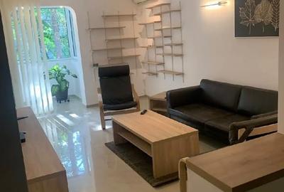 Apartament cu 3 camere decomandat, mobilat în Titan