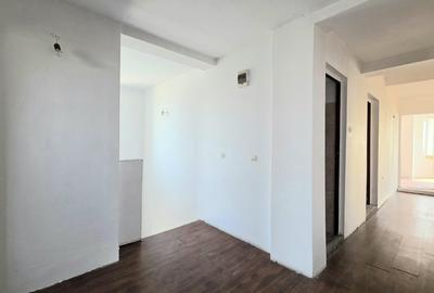 Vila de vanzare in Constanta, 6 camere, zona Km5 - 13