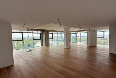 Apartament cu 4 camere decomandat în Floreasca