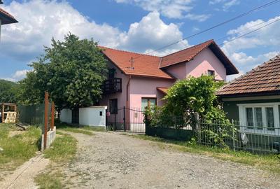 Casă individuală cu 5 camere în Central