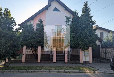 Casă individuală cu 4 camere în Aradului