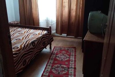 Apartament cu 3 camere semidecomandat, mobilat în Păcurari