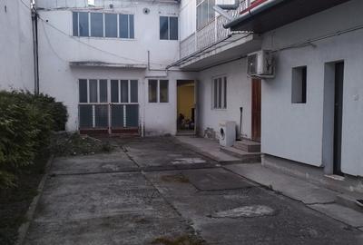 Vand casa cu 10 camere in zona 7 Noiembrie - 4