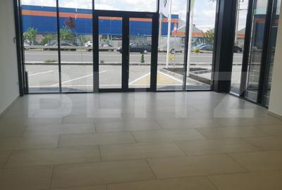 Spațiu comercial, de 122.00 mp, în Est