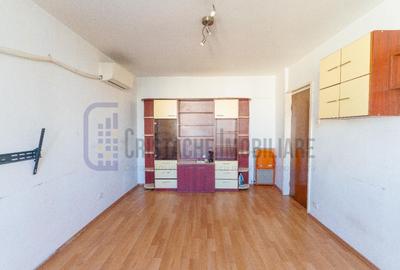 Apartament cu 3 camere decomandat, mobilat în Tei