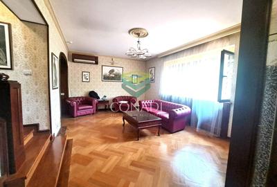 Casă individuală cu 6 camere în Domenii