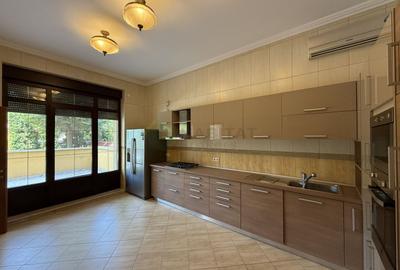 Vila 9 camere cu piscina si teren de 1.000 mp - 4