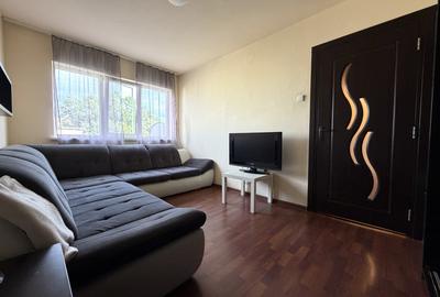 Apartament cu 3 camere decomandat, mobilat în Cetății