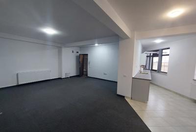 Birou, de 75.00 mp, în Tomis Nord