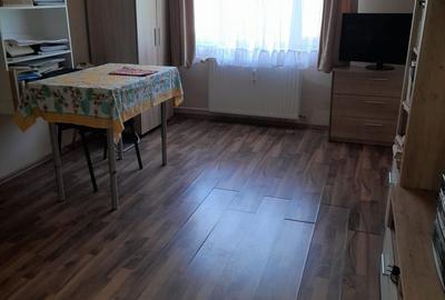 Apartament cu 3 camere decomandat în Ghencea