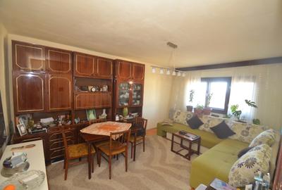 Apartament cu 3 camere decomandat în Steaua