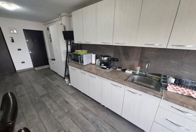 Apartament cu 2 camere semidecomandat în Pârneava