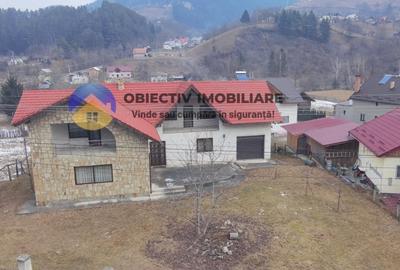 Casă individuală cu 4 camere în Borca