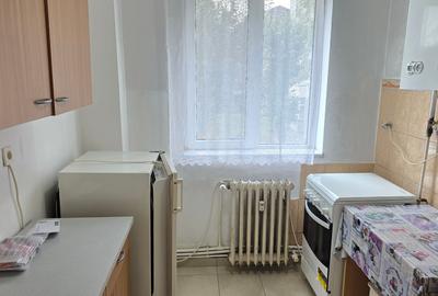 Vand apartament 2 camere in Deva, zona Pacii (Cartea Funciara), etaj 1, dec. - 6