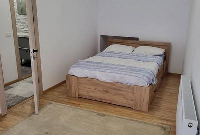 Apartament cu 3 camere decomandat, mobilat în Ultracentral