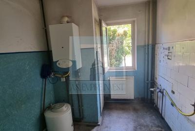 Apartament 3 camere semidecomandat ,etaj 1 - zona Vlahuta. - 2