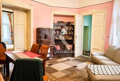 Apartament cu 4 camere decomandat în Central
