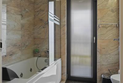 O casa frumoasa construita cu materiale premium - 8