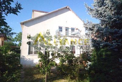 Casă individuală cu 11 camere în Central