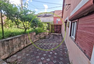 Casa individuala de vanzare in cartierul Iorga, parter+mansarda. - 1