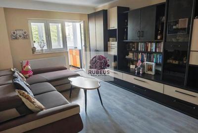 Apartament cu 3 camere decomandat, mobilat în Aluniș