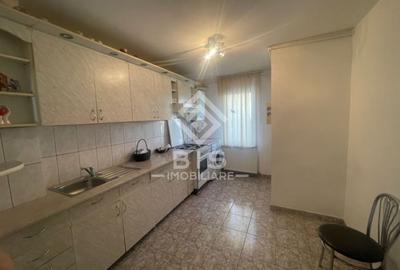Apartament cu 3 camere decomandat în Sud