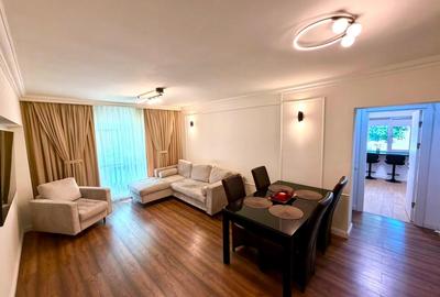 Apartament cu 3 camere decomandat în Faleza Nord