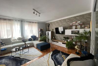 Apartament cu 3 camere semidecomandat, mobilat în Central