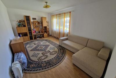 Apartament cu 3 camere decomandat, mobilat în Hotvon