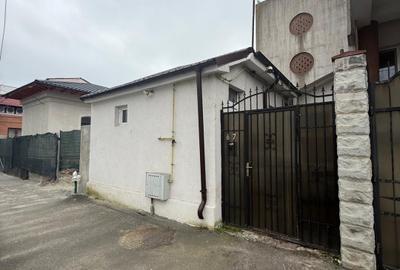 Casă individuală cu 2 camere în Capitol