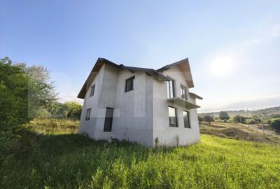 Casă individuală cu 4 camere în Bucium