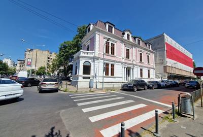 Casă individuală cu 12 camere în Ultracentral