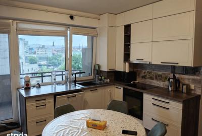 Apartament cu 3 camere semidecomandat, mobilat în Central