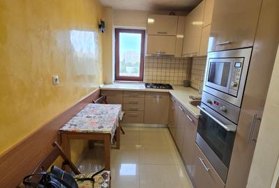 Apartament cu 3 camere semidecomandat în Titan