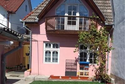 Casă individuală cu 5 camere în Central
