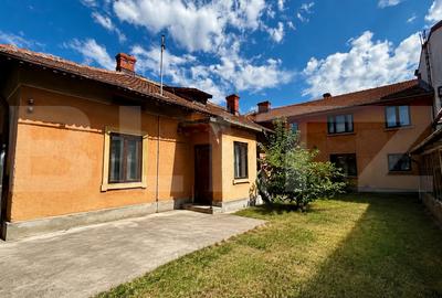 Casă individuală cu 7 camere în George Enescu
