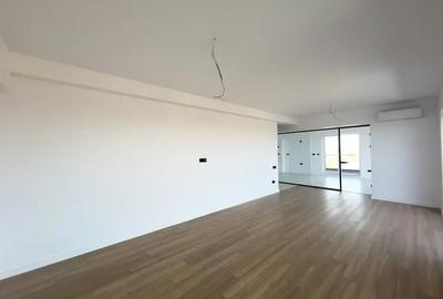 Apartament cu 4 camere semidecomandat în Titan
