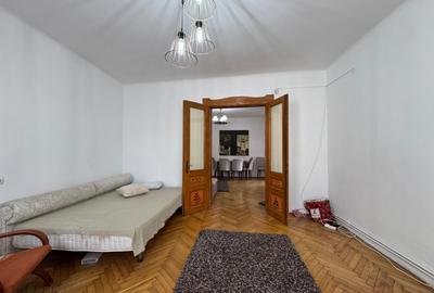 Apartament la casa, cu 3 camere, semidecomandat, zona centrala, str. Sitei - 10