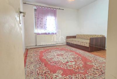Apartament cu 3 camere decomandat în Sud