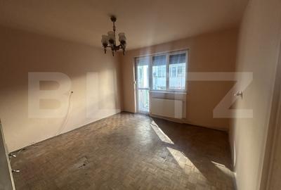 Apartament cu 3 camere semidecomandat în Central