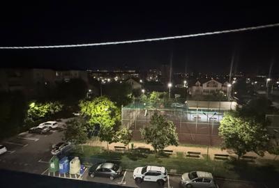 Apartament cu 3 camere decomandat, mobilat în Micro 2
