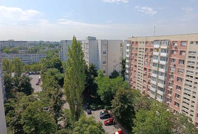 Apartament cu 2 camere decomandat în Titan