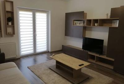 Apartament cu 2 camere decomandat, mobilat în Tractorul