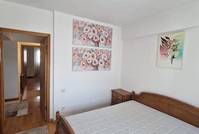 Apartament cu 3 camere decomandat în Moșilor