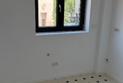 Proprietar vând apartament 2 camere (posibil 3) zona Piața Amzei(Mendeleev) - 13